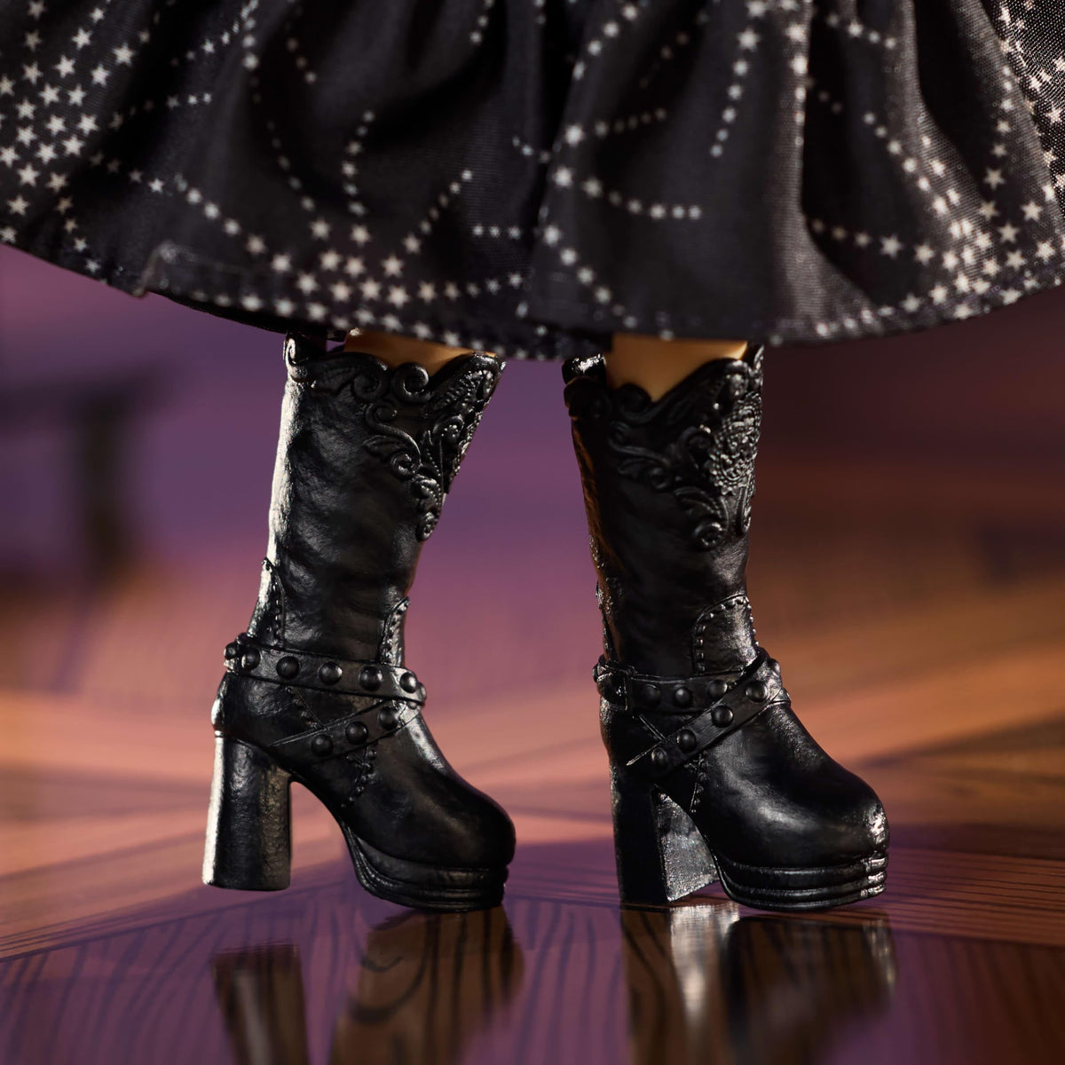 Barbie Anna Sui nails mirror real polish hues for flair.