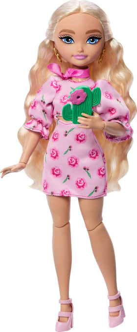 Barbie Dream Besties Malibu doll with long blonde hair ready for styling play.