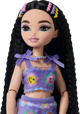 Barbie Dream Besties Renee camera encourages pretend travel shows and filming adventures.