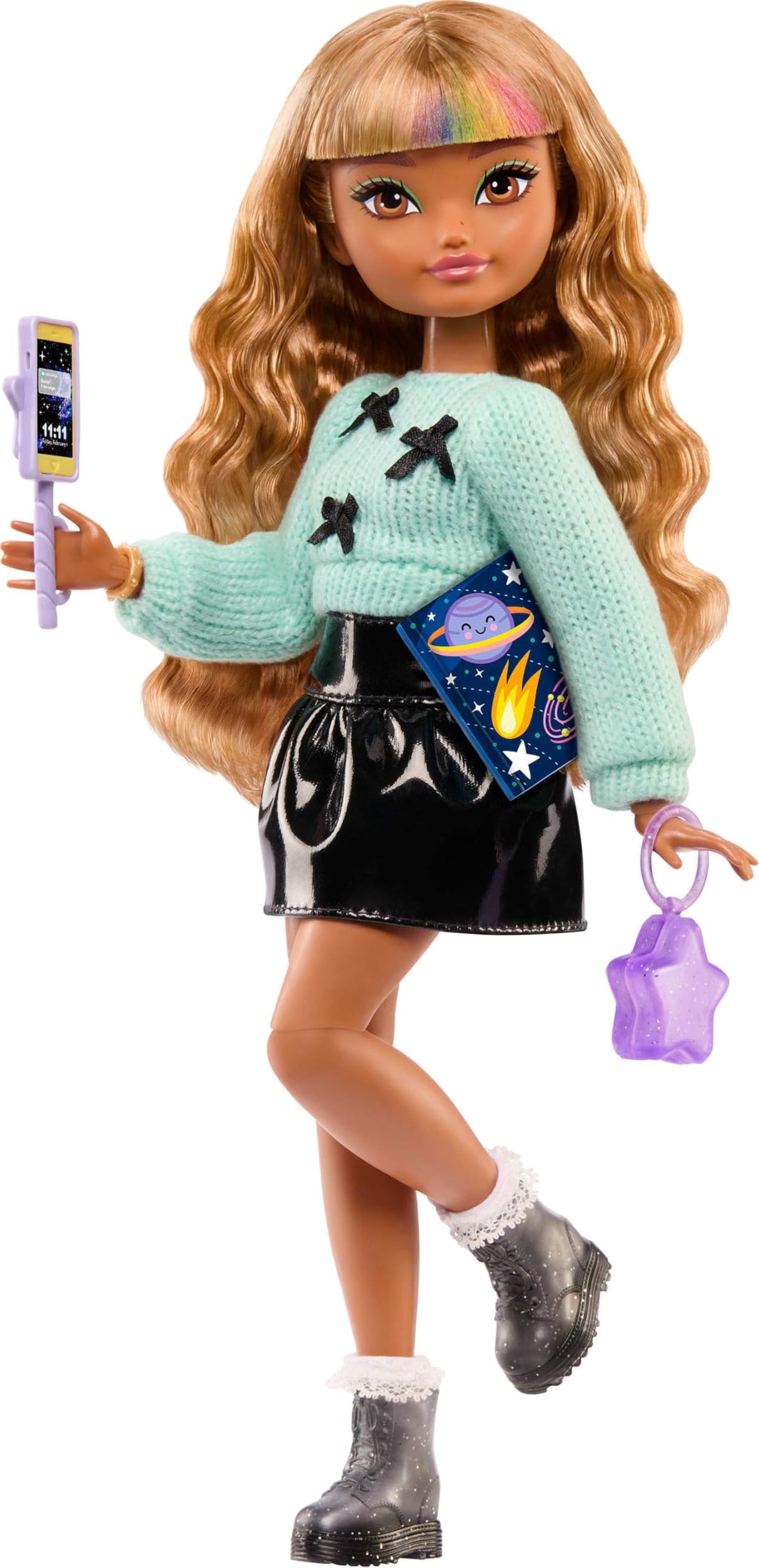 Barbie Dream Besties star-purse and book inspire imaginative storytelling.