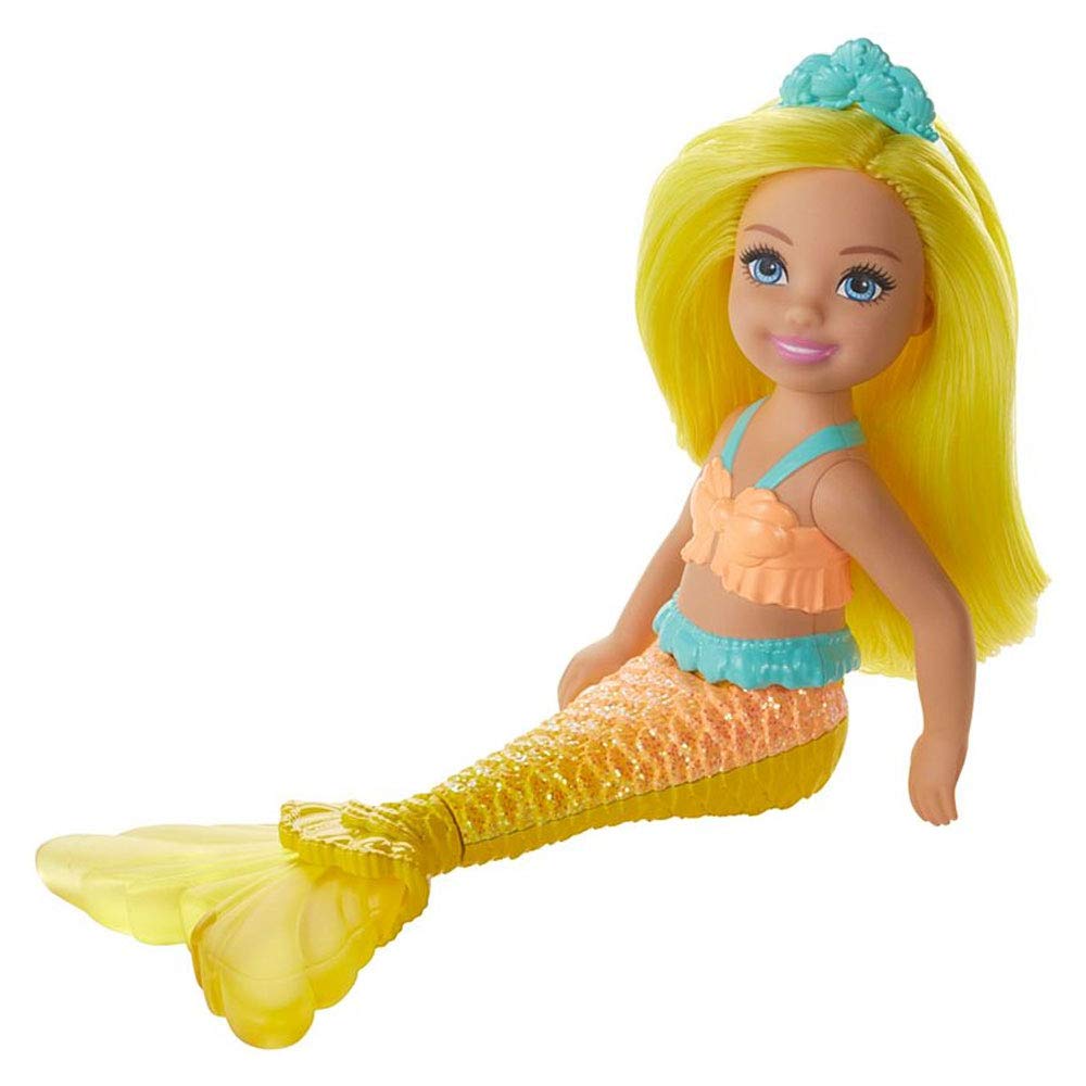 Shimmery yellow tail and translucent fin spark underwater adventure visuals