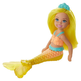 Shimmery yellow tail and translucent fin spark underwater adventure visuals