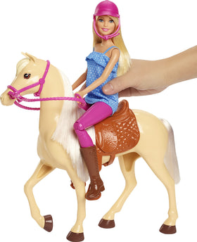 Removable bridle and saddle for customizing the horse during play