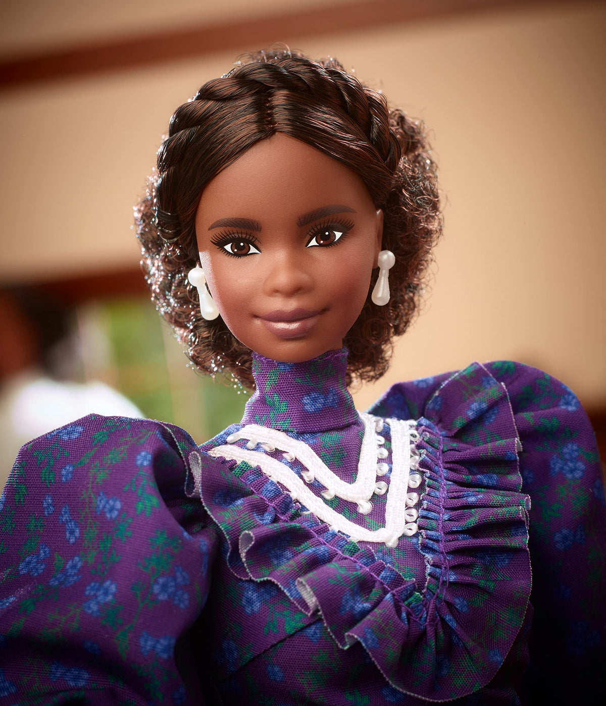 Barbie Wonderful Hair Grower accessory included for authentic play scenarios