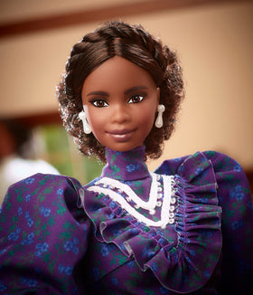 Barbie Wonderful Hair Grower accessory included for authentic play scenarios