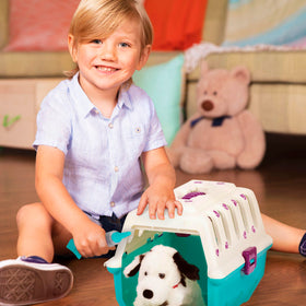 Battat puppy carrier enables easy transport for on-the-go vet play