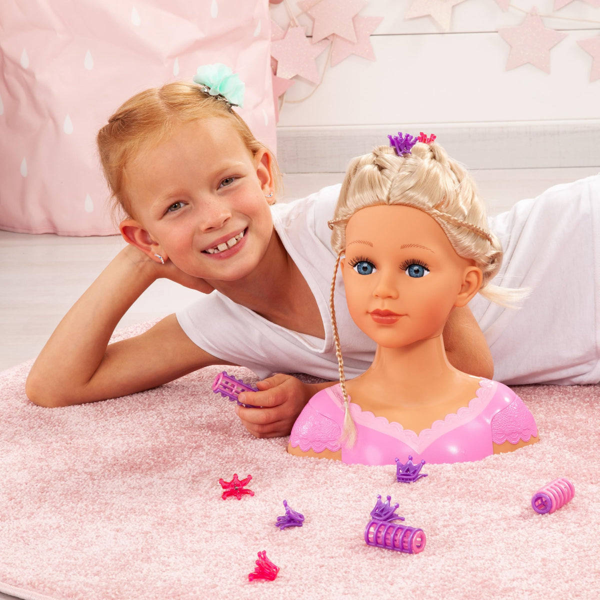 Bayer Charlene styling head showbox demonstrates styling ideas and inspiration.