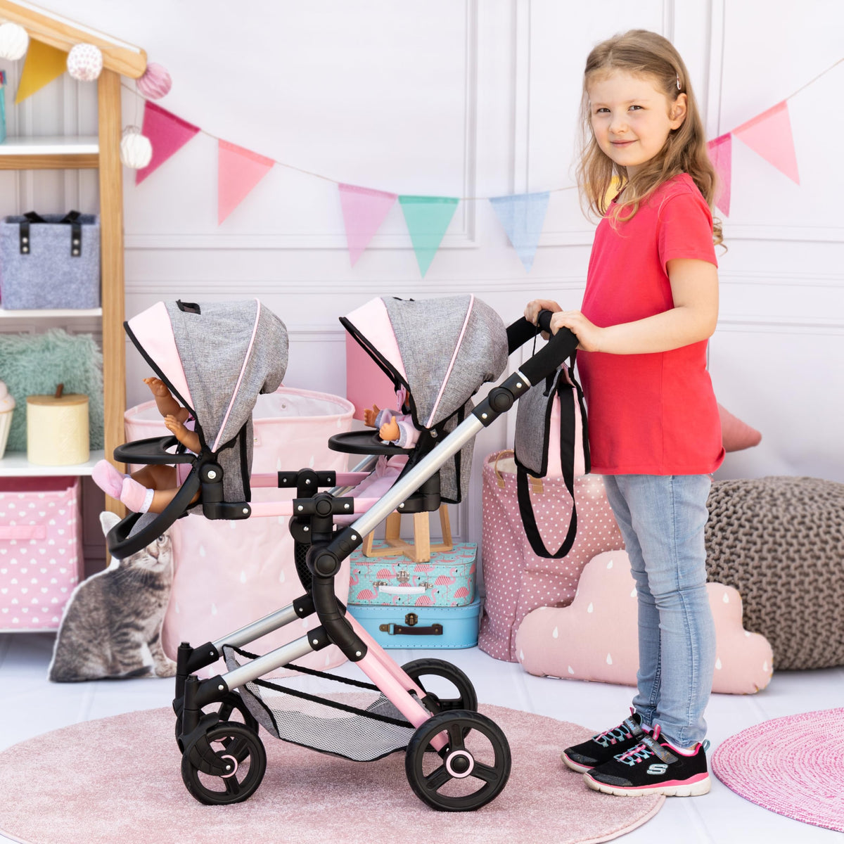 Bayer Twin Doll Pram Neo height-adjustable handle supports growing children during strolls.