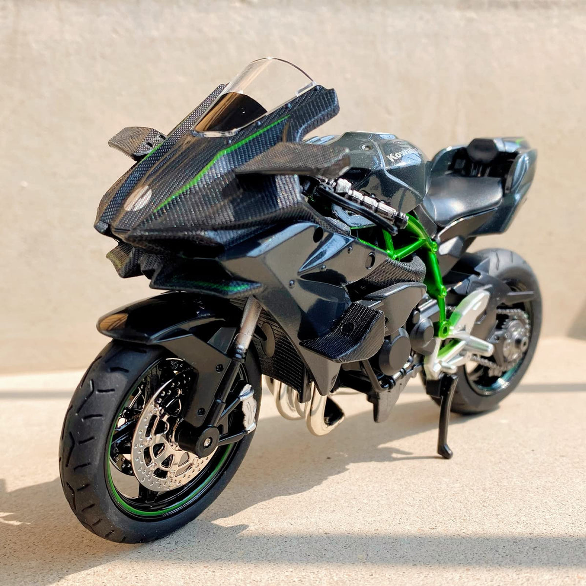 BDTCTK Ninja H2R diecast side detail showing zinc alloy tank and tires