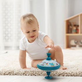 Beeqoo Humming Top soft-base design supports stable spins on carpets and tables.