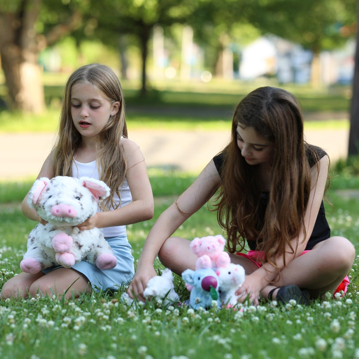 BENINY soft spotted pig plush, gift-ready design for kids and animal lovers.