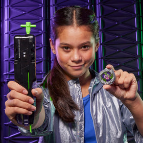 Adjustable rubber handles provide secure grip during spins