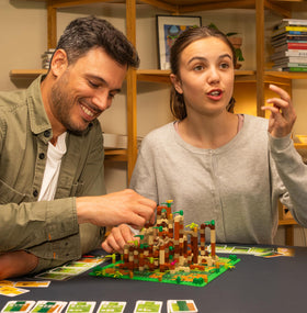 Bezzerwizzer Monkey Palace board-variants offer replay and fresh layouts.