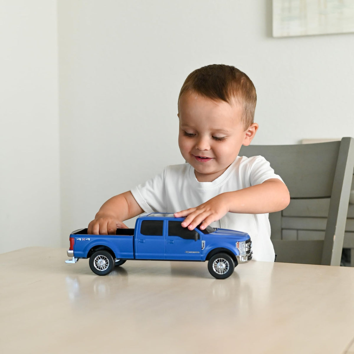 Big Country Toys working tailgate that folds down for loading.
