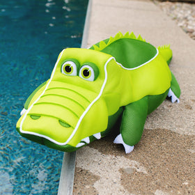 Big Joe Pool Petz Alligator drying mesh drains water quickly.