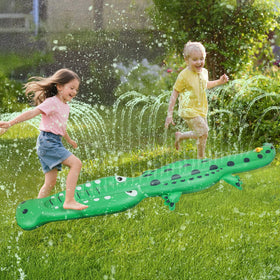 BINGKOU crocodile sprinkler children outside – inviting splash time in the yard.