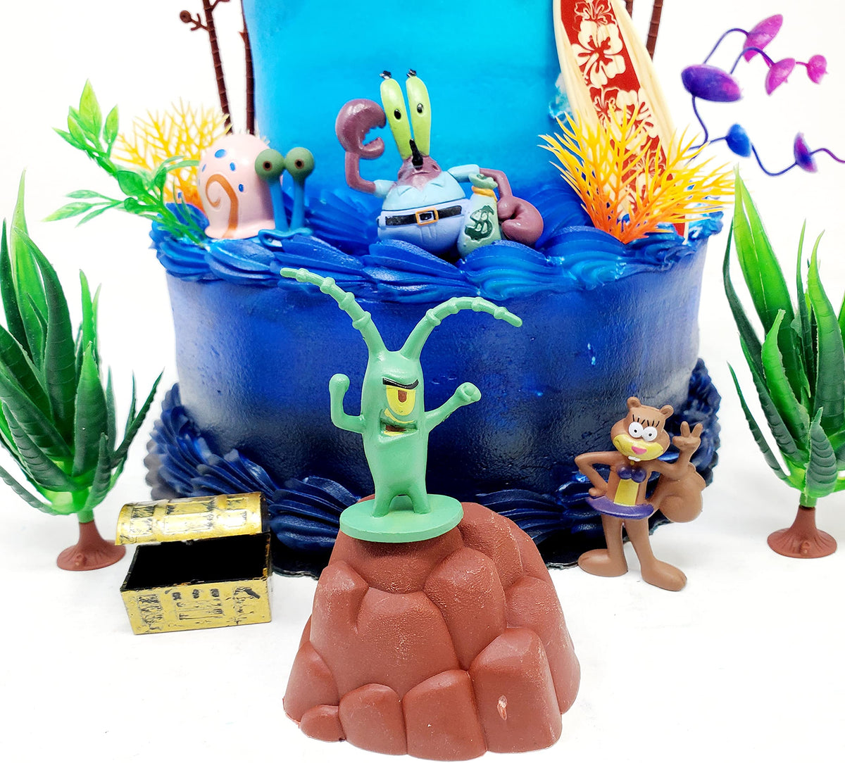 Birthday Celebrations Spongebob theme dessert decor supports creative cake styling.
