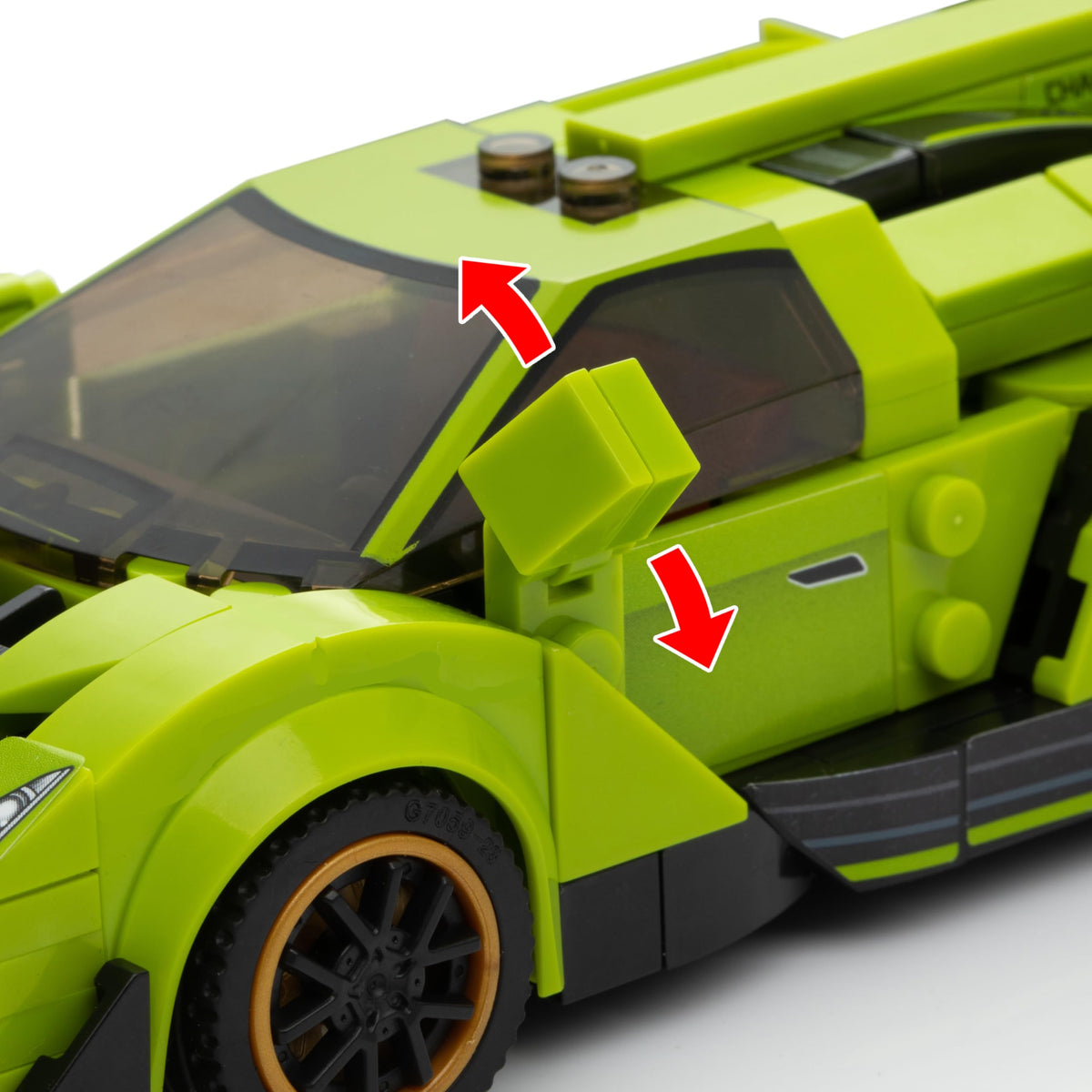Block Builder Lambo racing-car assembled-display shows the complete model on a shelf.