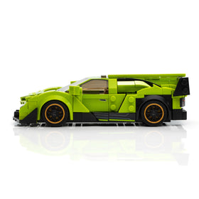 Block Builder Lambo interior-dashboard shows steering wheel and control panel for immersion.