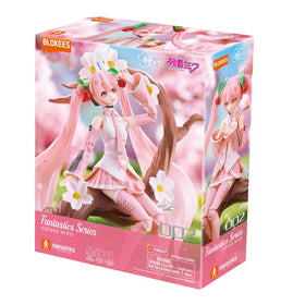 BLOKEES Sakura Miku camera prop enhances desk storytelling