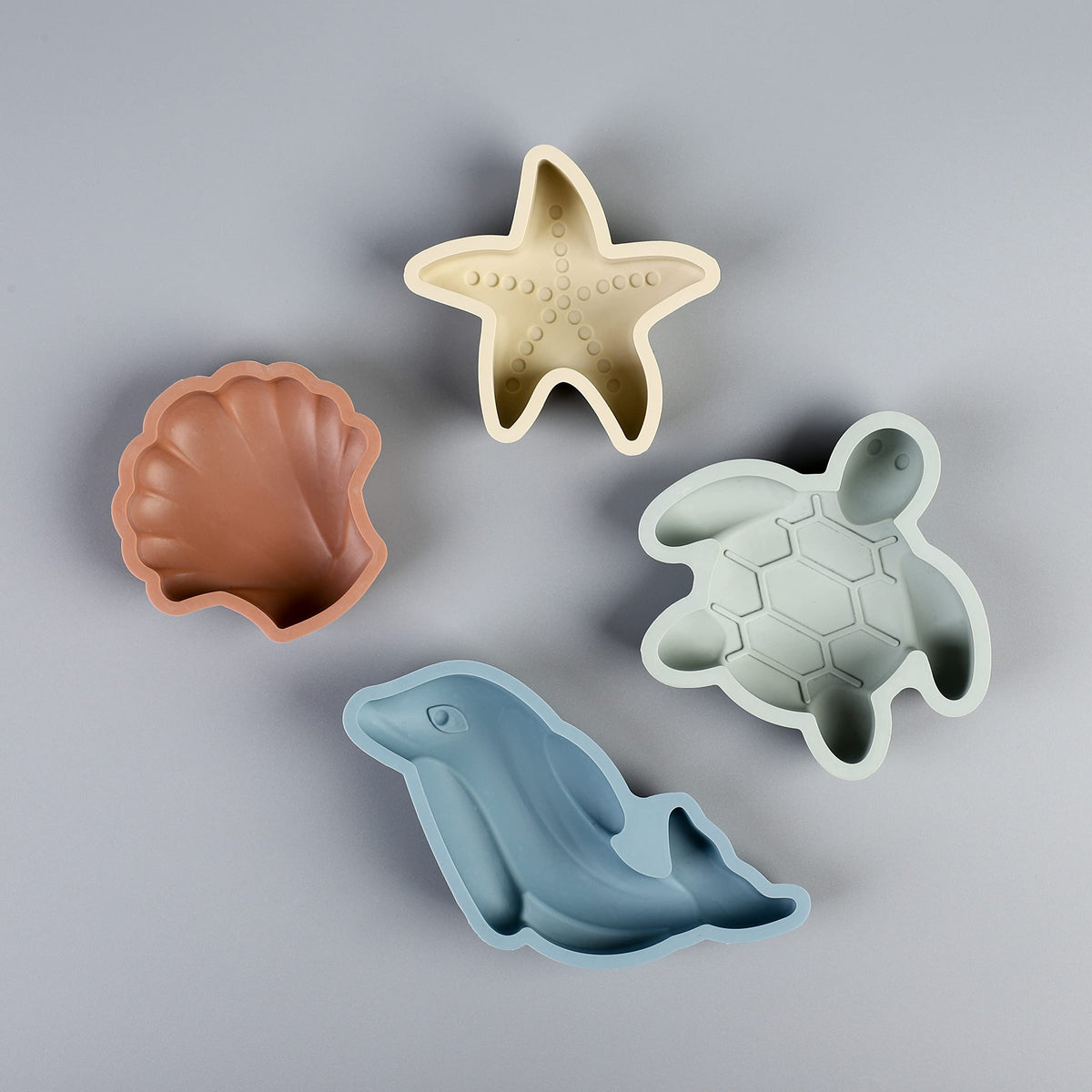 Blue Ginkgo sea turtle mold encourages imaginative coastal playtime.