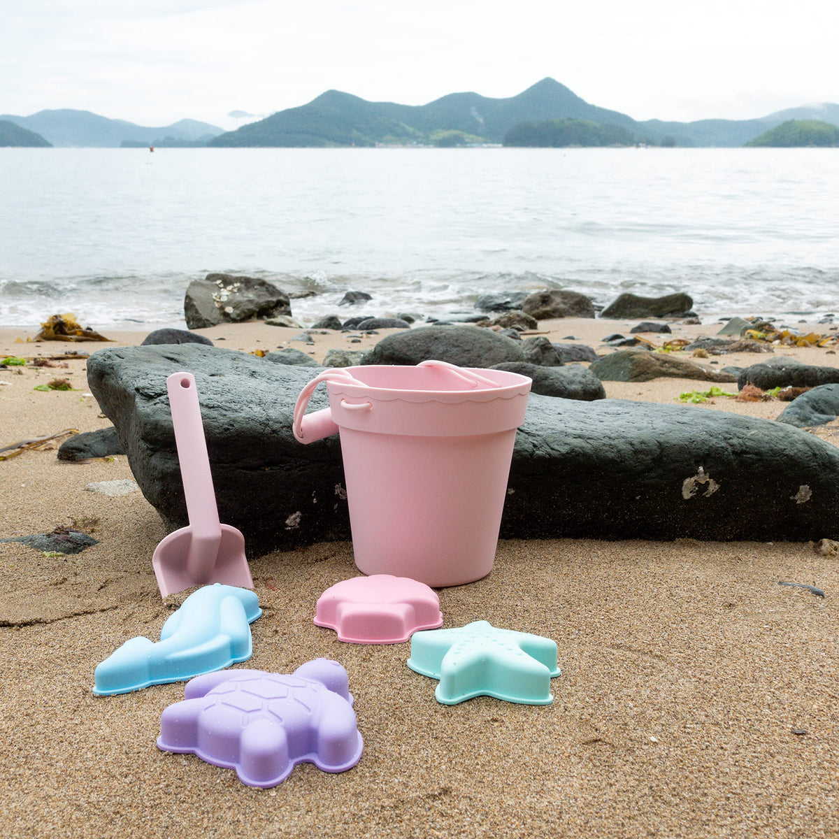 BLUE GINKGO pink-finish beach toy set for stylish, travel-ready fun
