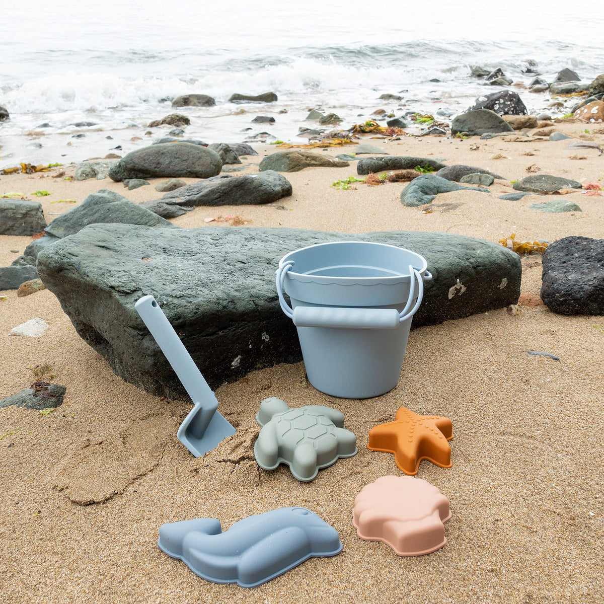 BLUE GINKGO silicone toys; easy to clean and reuse.