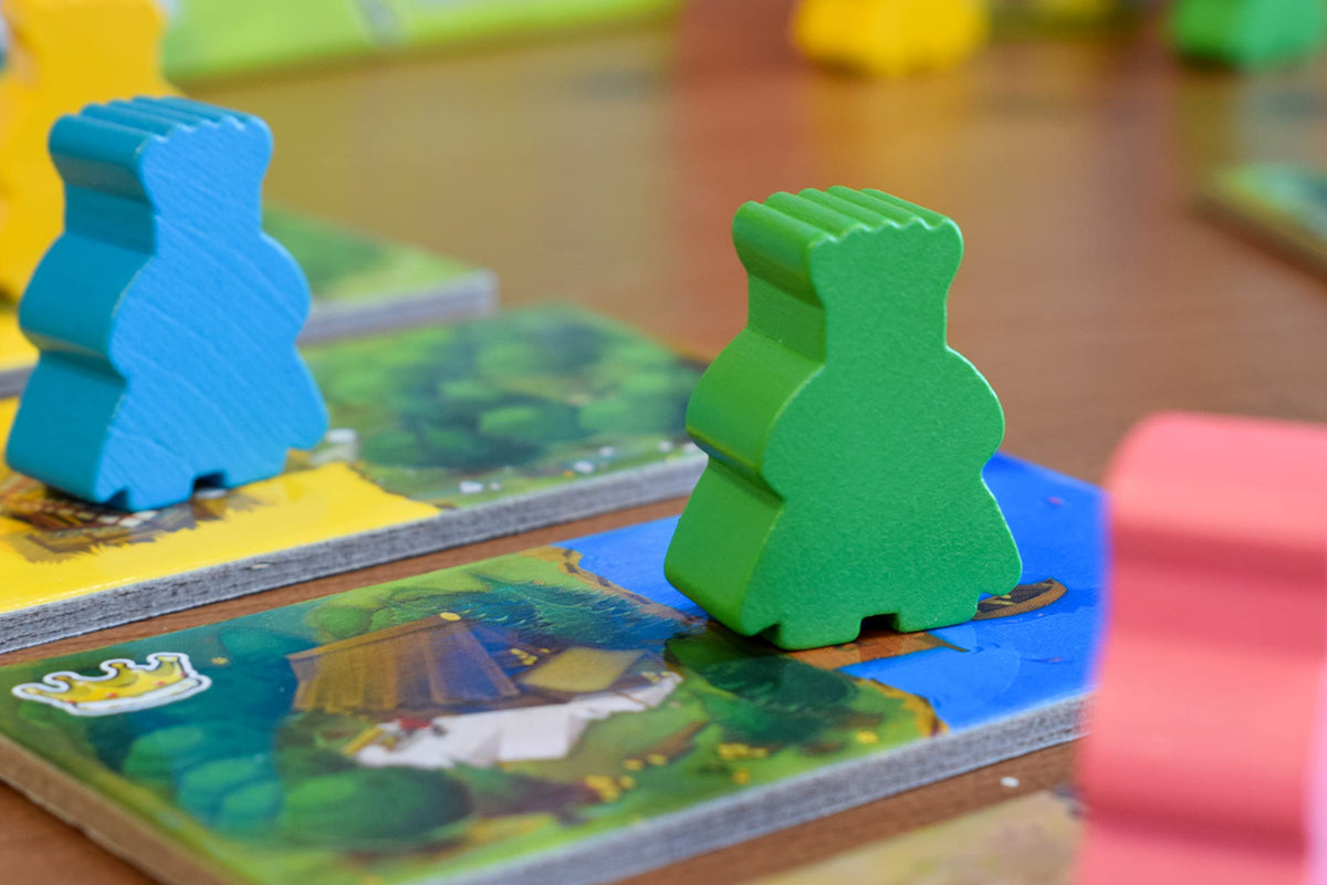 Blue Orange Kingdomino draft-action shot demonstrates quick setup and play.