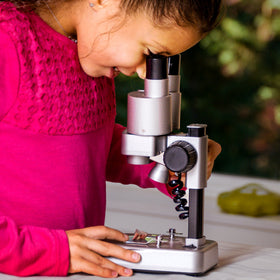 Blue Marble 10 prepared slides helps young scientists observe real specimens.