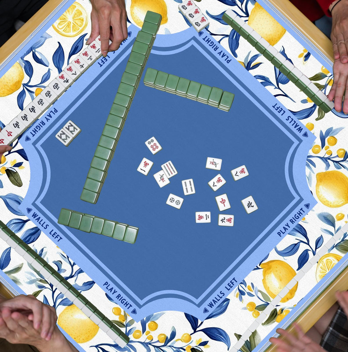 BNHJKFQZ rollable mat for easy storage and portability.