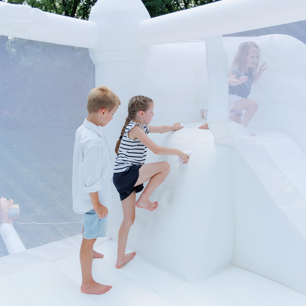 Bounmland Castle Palace Daydreamer Cloud Bounce House includes carry bag for easy portability.
