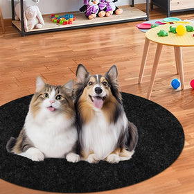 BOUTICOL mat’s non-slip backing helps prevent slips during outdoor play.
