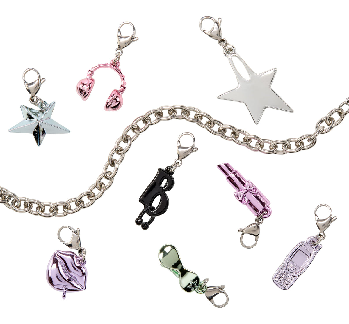 Bratz Charmz Yasmin pearl earrings finish the look