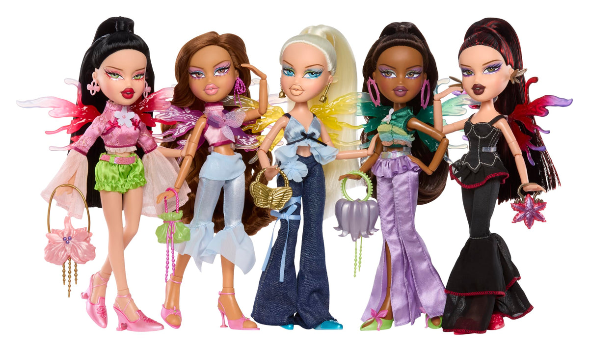 Bratz Yasmin earrings accompany the entire Pixiez outfit for coordinated styling.