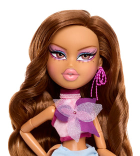 Bratz Yasmin wings detached, shown as a stylish ring accessory.