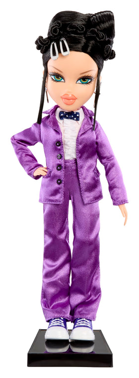 Bratz Janis skirt and jacket ensemble on-body pose for mix-and-match fashion