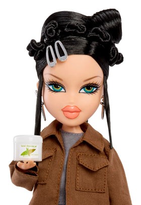 Bratz Janis striped socks and sneakers for accessory storytelling