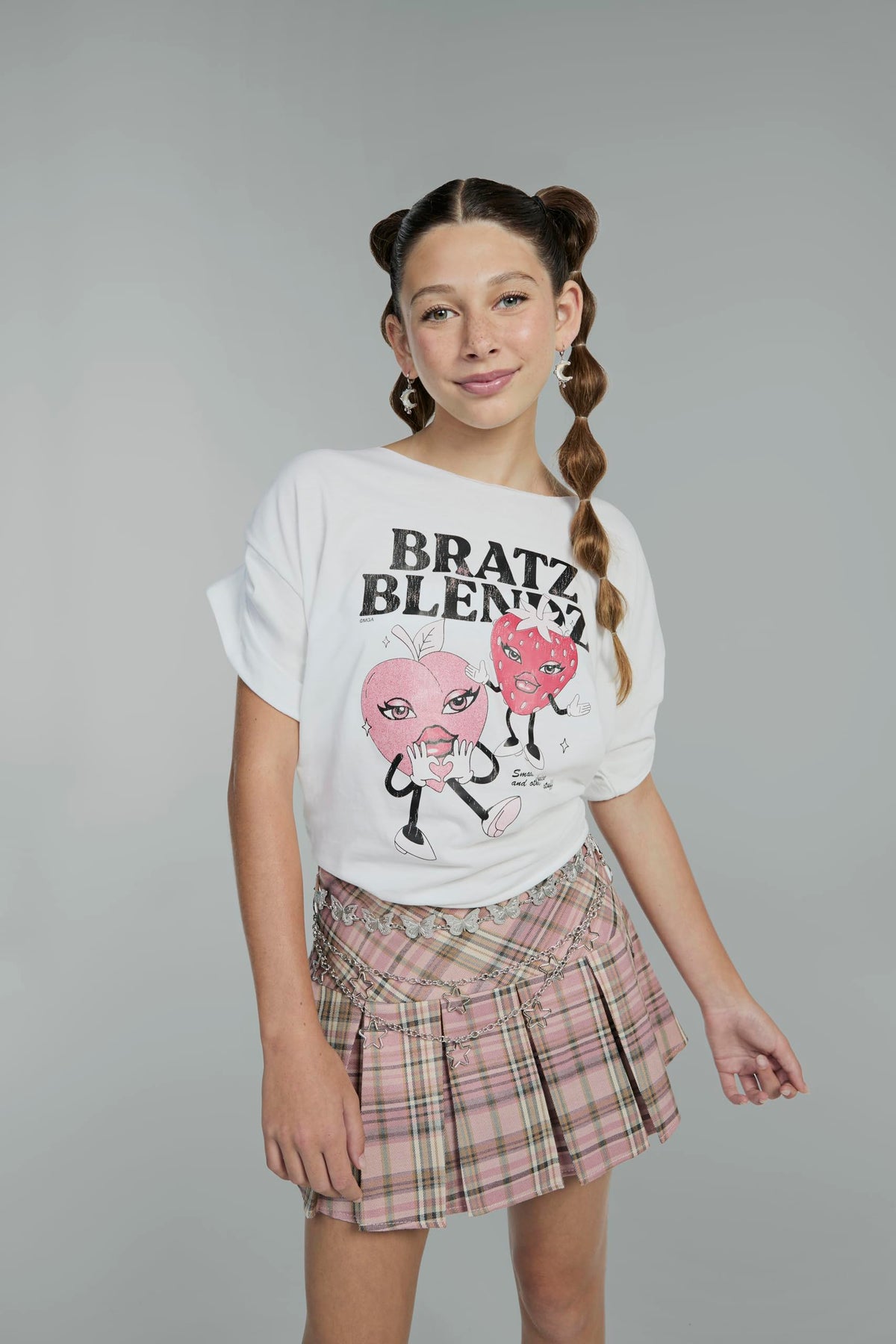 Bratz Stylin' packaging includes an extra tee for matching looks.