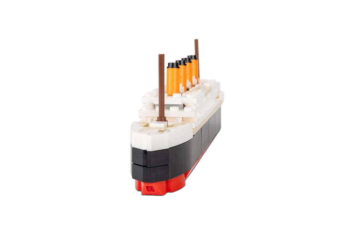 Brick Loot Titanic perfect gift appeals to history lovers and model enthusiasts.