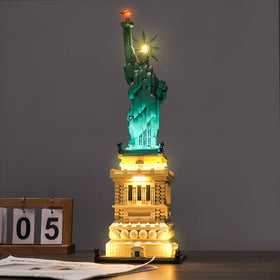 Gift-ready packaging concept for the Brickshining Liberty lighting kit