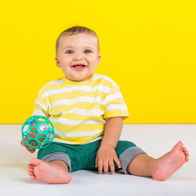 Bright Starts Fridge-cooled teether: cooling relief with purified water.