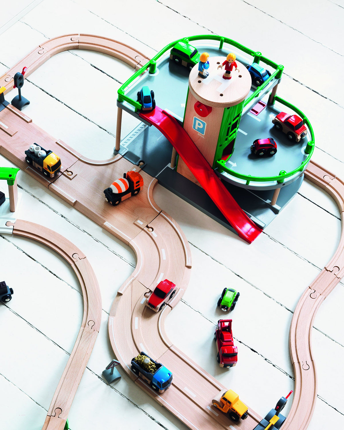 BRIO Parking Garage promotes safe, age-appropriate exploration for ages 3 and up.