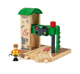 BRIO Signal Station green signal displays safe routing for trains