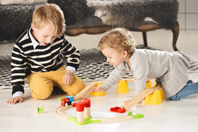 BRIO World 33710 activation button demonstrating simple press-to-start action.