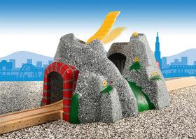 BRIO World Adventure Tunnel train-through view highlights four engaging sounds