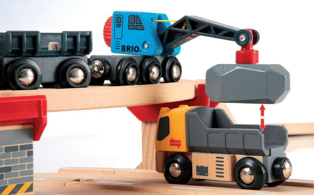 BRIO World Rail & Road Loading Set flatbed car ready to carry cargo