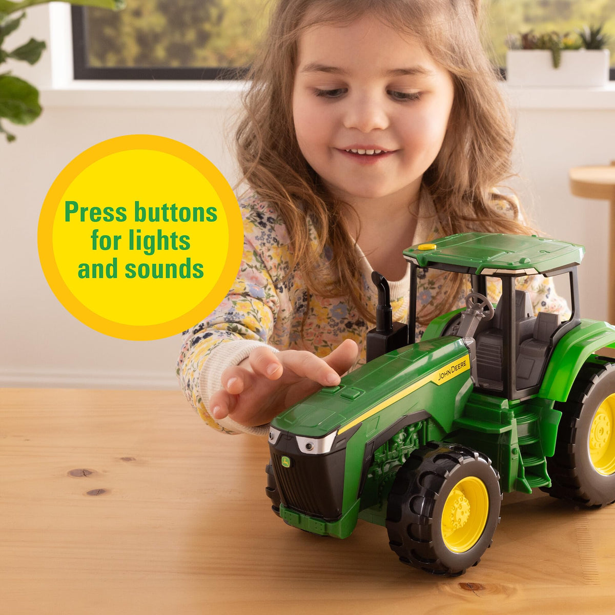 Britains John Deere tractor lights and sounds in action
