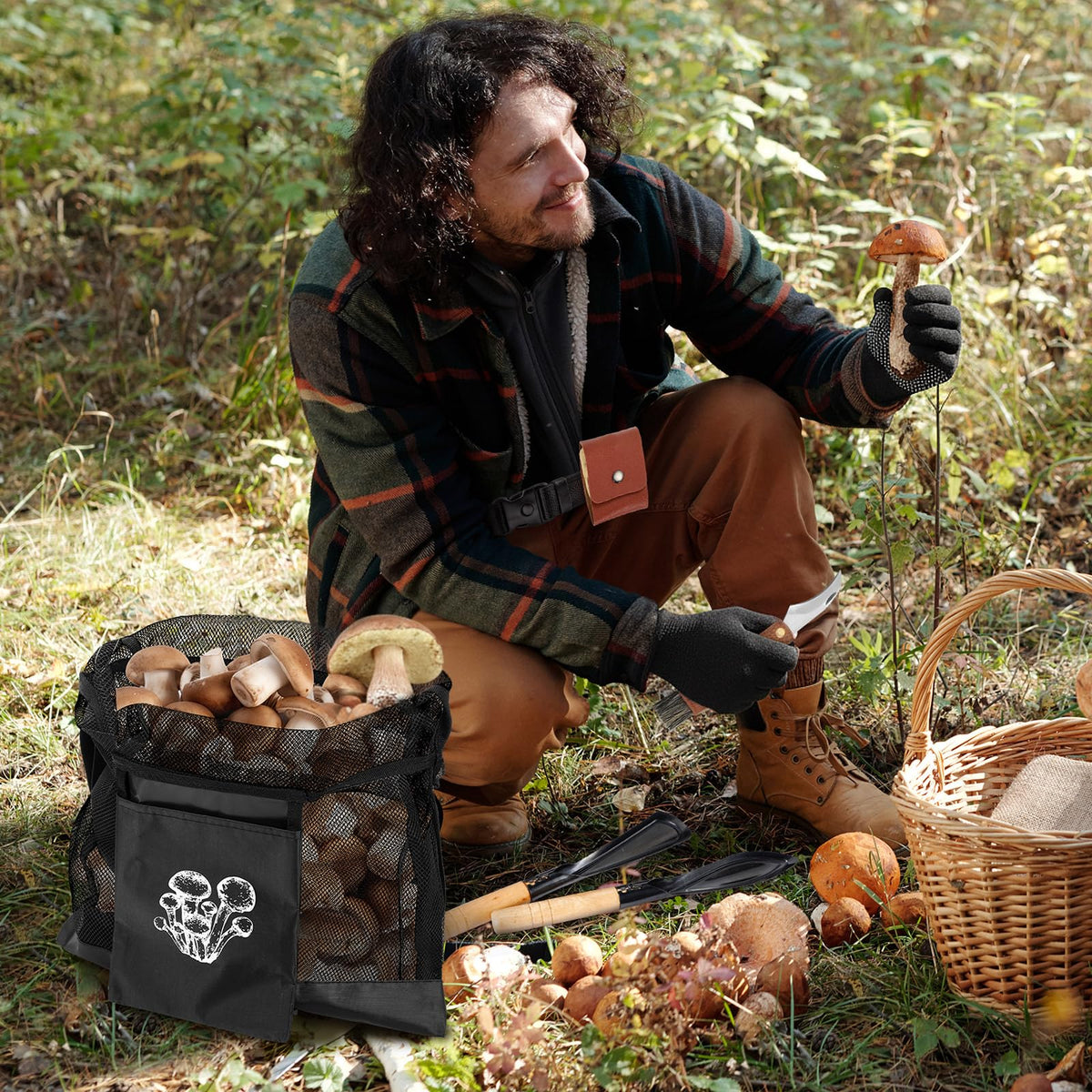 Bulyoou gloves protect hands during foraging sessions