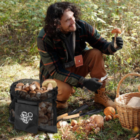 Bulyoou gloves protect hands during foraging sessions