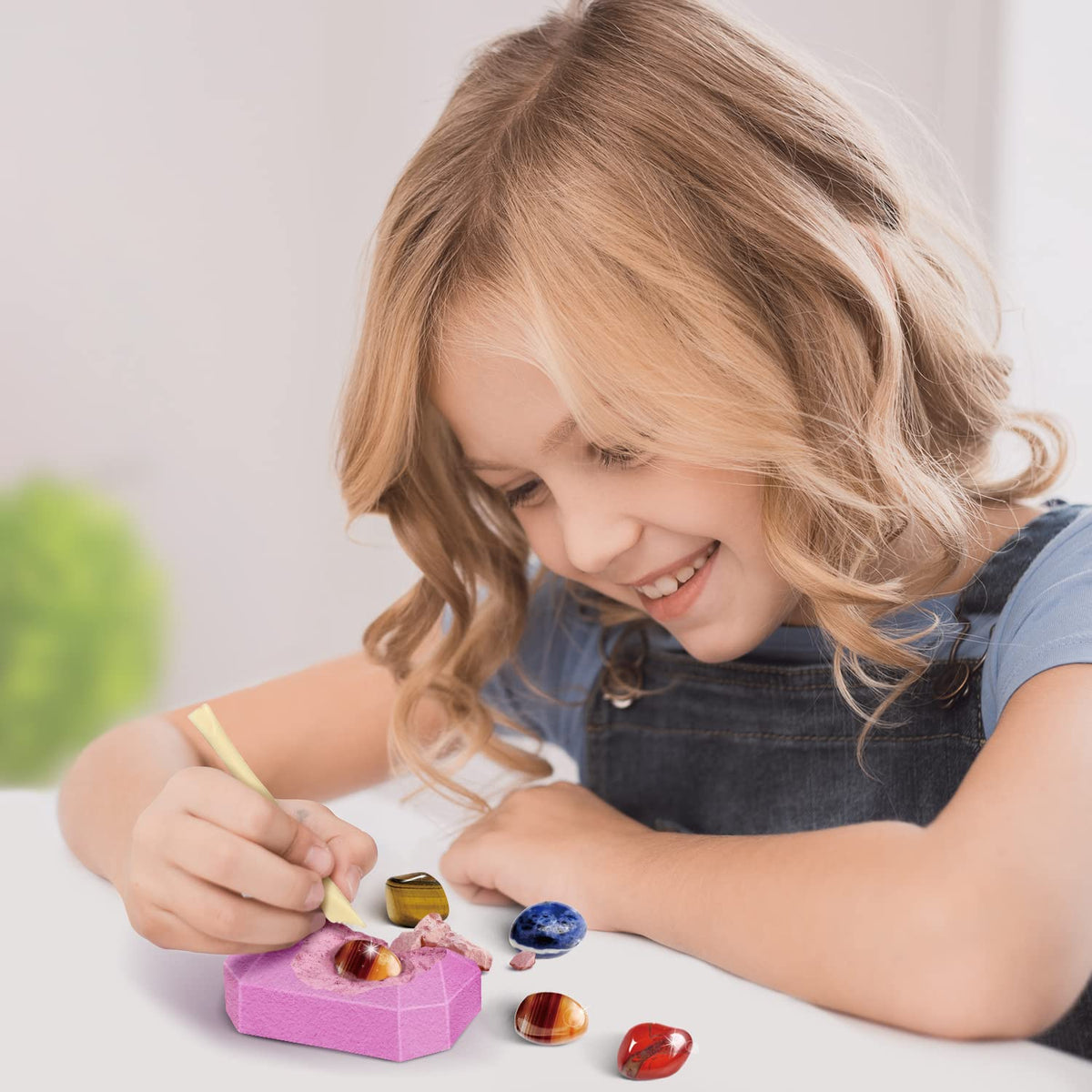 Byncceh Gamerside Gemstone Dig Kit dig blocks showing colorful hidden gems.